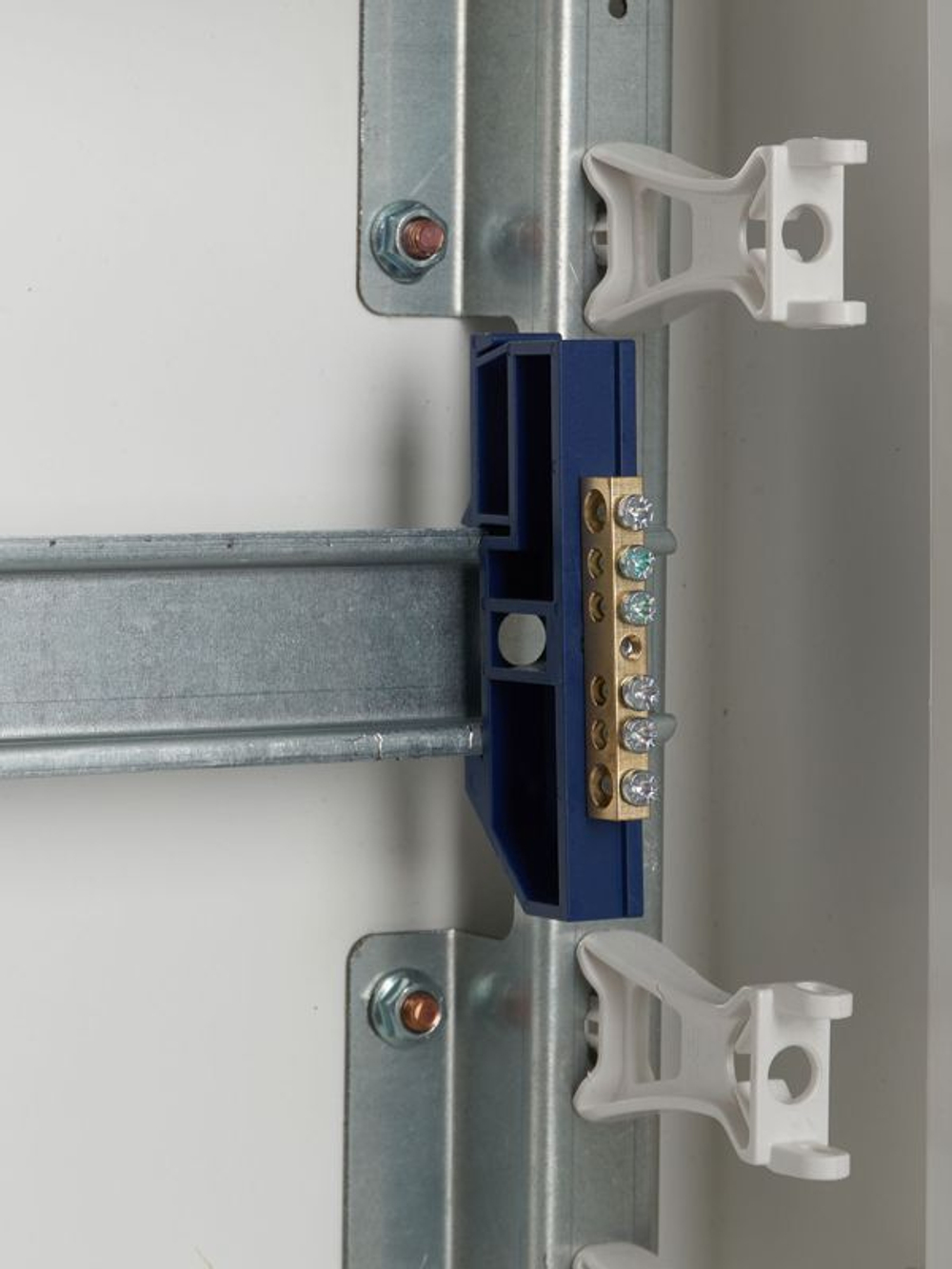 Шина нулевая ШНИ-6х9-6-Д-С на DIN-изол. ШНИ IEK YNN10-69-6D-K07