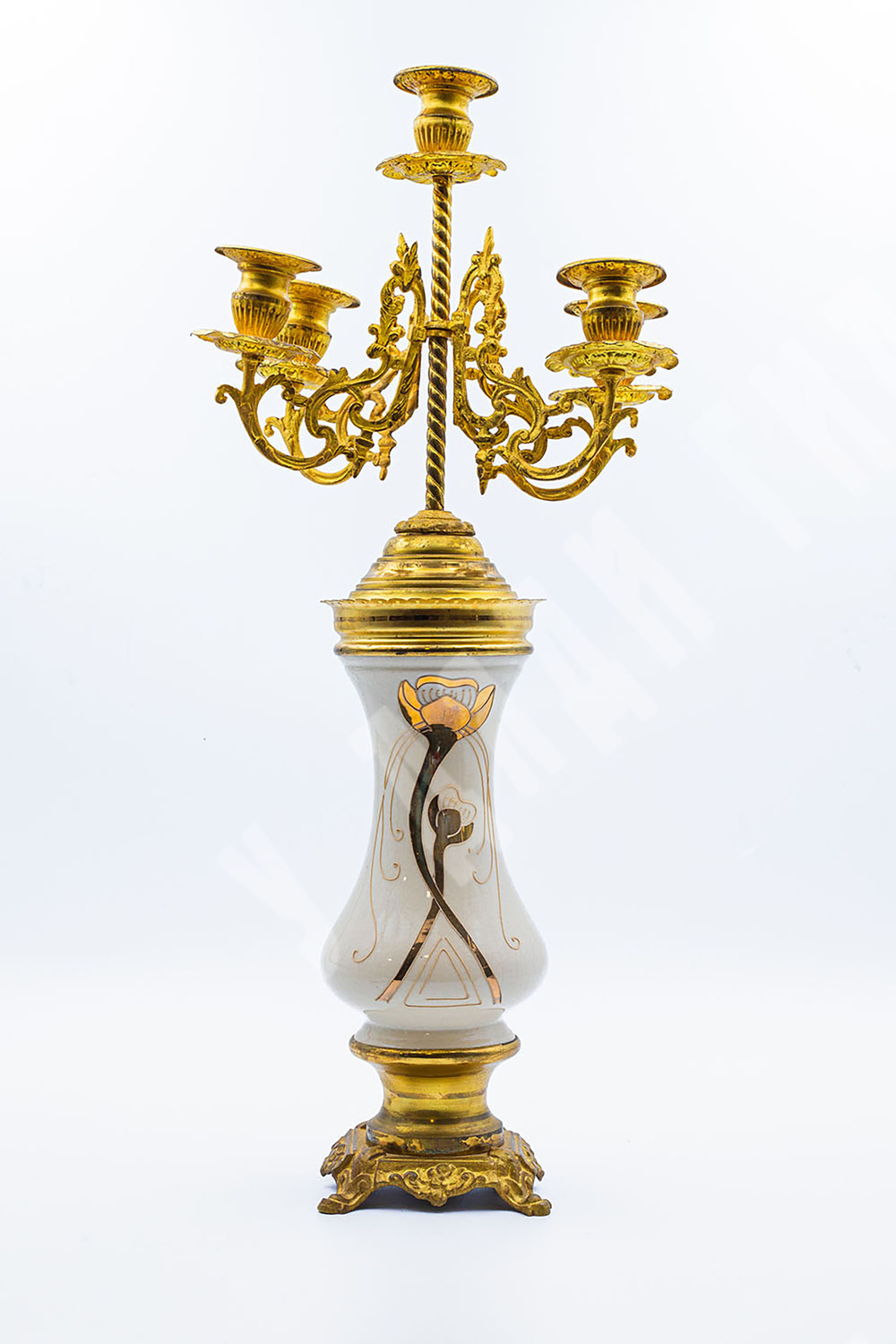 Фарфоровый часовой гарнитур с двумя жирандолями. Франция. Нач. XX в.