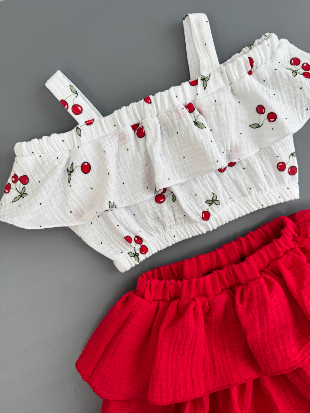 Костюм из муслина топ и юбка-шорты «Вишенки»