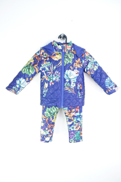 Костюм демисезонный яркий 102 размер