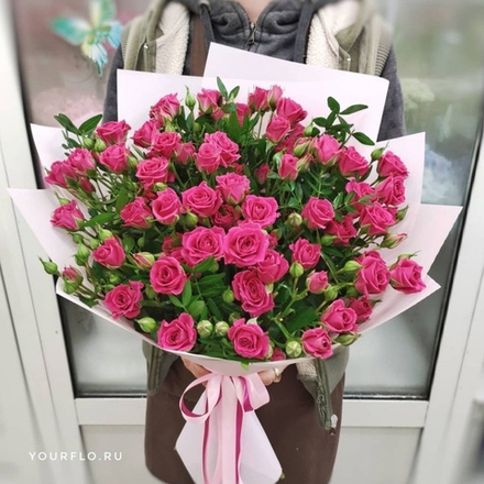 Букет из 13 кустовых роз сорта "Alicia"