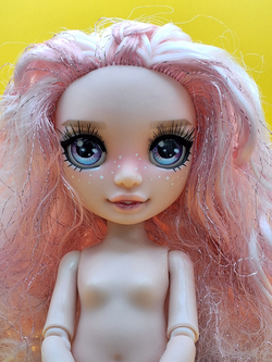 Кукла Rainbow High Winter Wonderland BELLA PARKER 04105