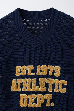 ZARA ТРИКОТАЖНЫЙ ЖИЛЕТ С ТЕКСТУРНОЙ НАДПИСЬЮ, МОРСКОЙ СИНИЙ