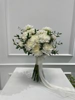 Свадебный букет из диантусов и эвкалипта