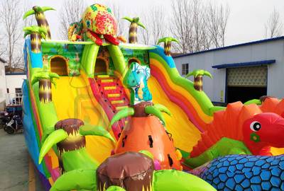 Коммерческий надувной батут "Хамелеон и динозавры" 14*7*6 м