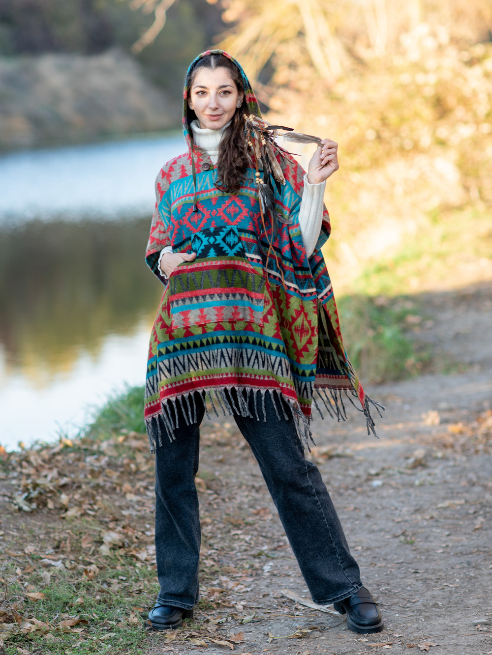 Пончо шерстяное с орнаментом