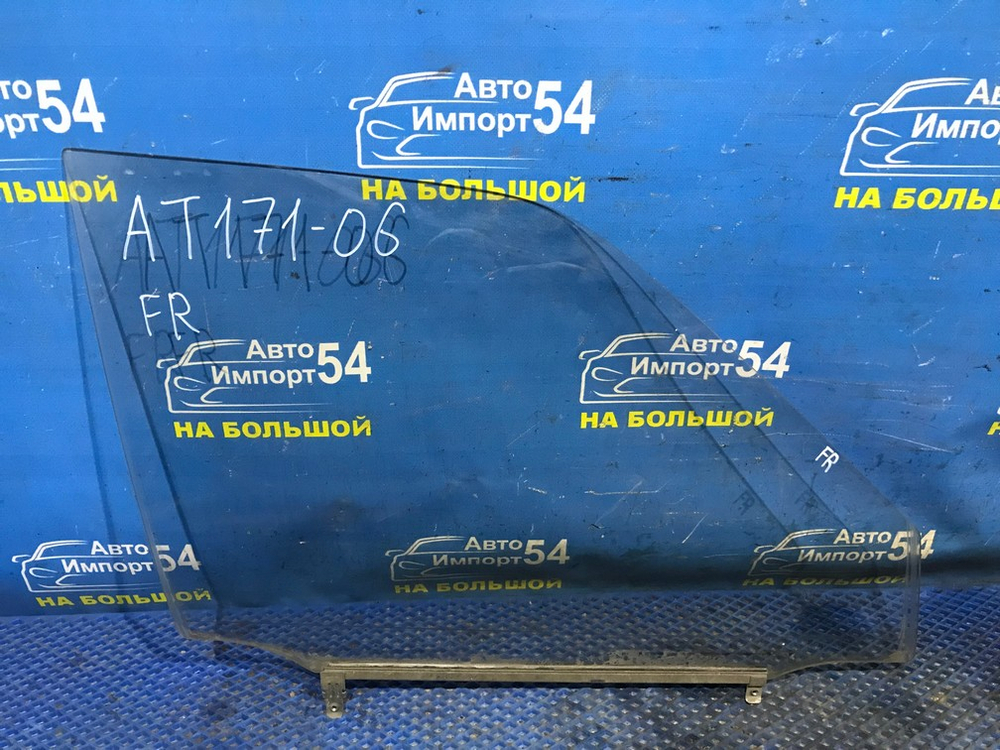 Стекло двери передней правой TOYOTA CARINA 1990