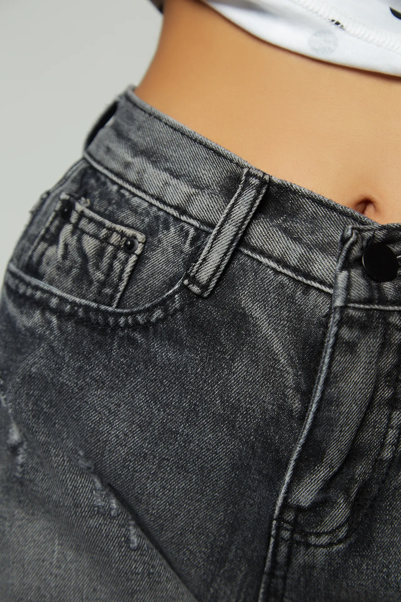 Черные джинсовые шорты с подворотами магазин