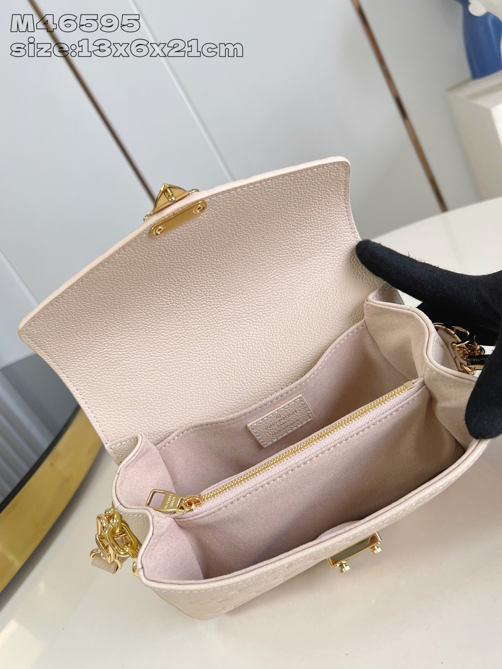 Louis Vuitton Pochette Metis East West