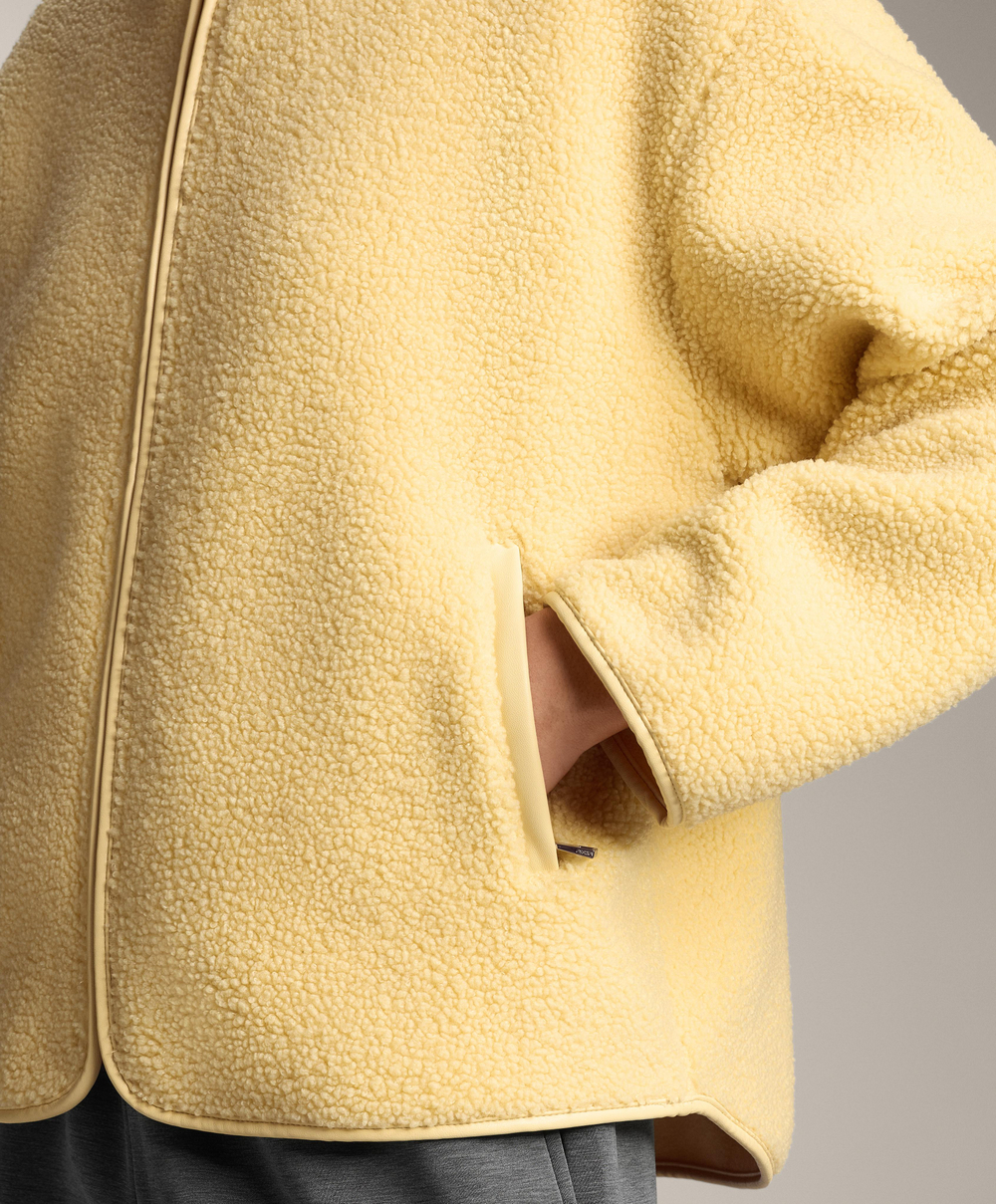 Oysho Куртка из искусственной овчины с капюшоном, желтый