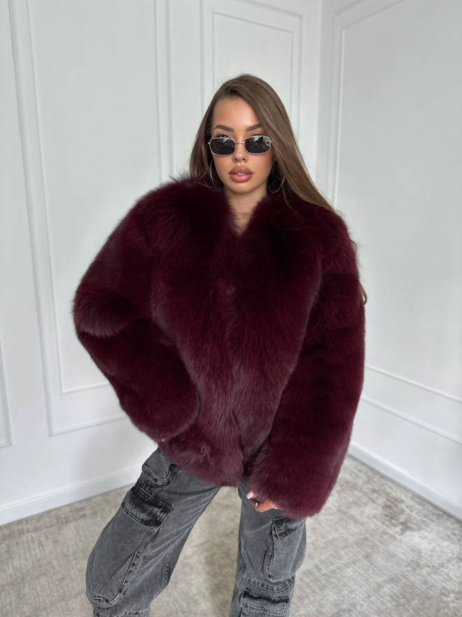 Шуба из меха финского песца в цвете «клюква» 60см