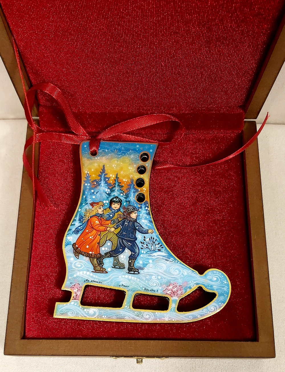 Сувенир "Фигурный конек" с росписью Палех в подарочном футляре