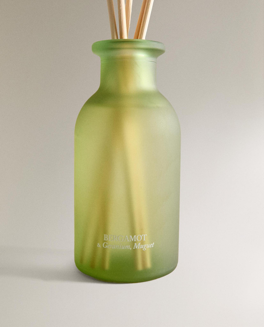 Zara Home BERGAMOT & GERANIUM, MUGUET — ароматический диффузор с тростниковыми палочками, Бергамот и Герани, 195 мл