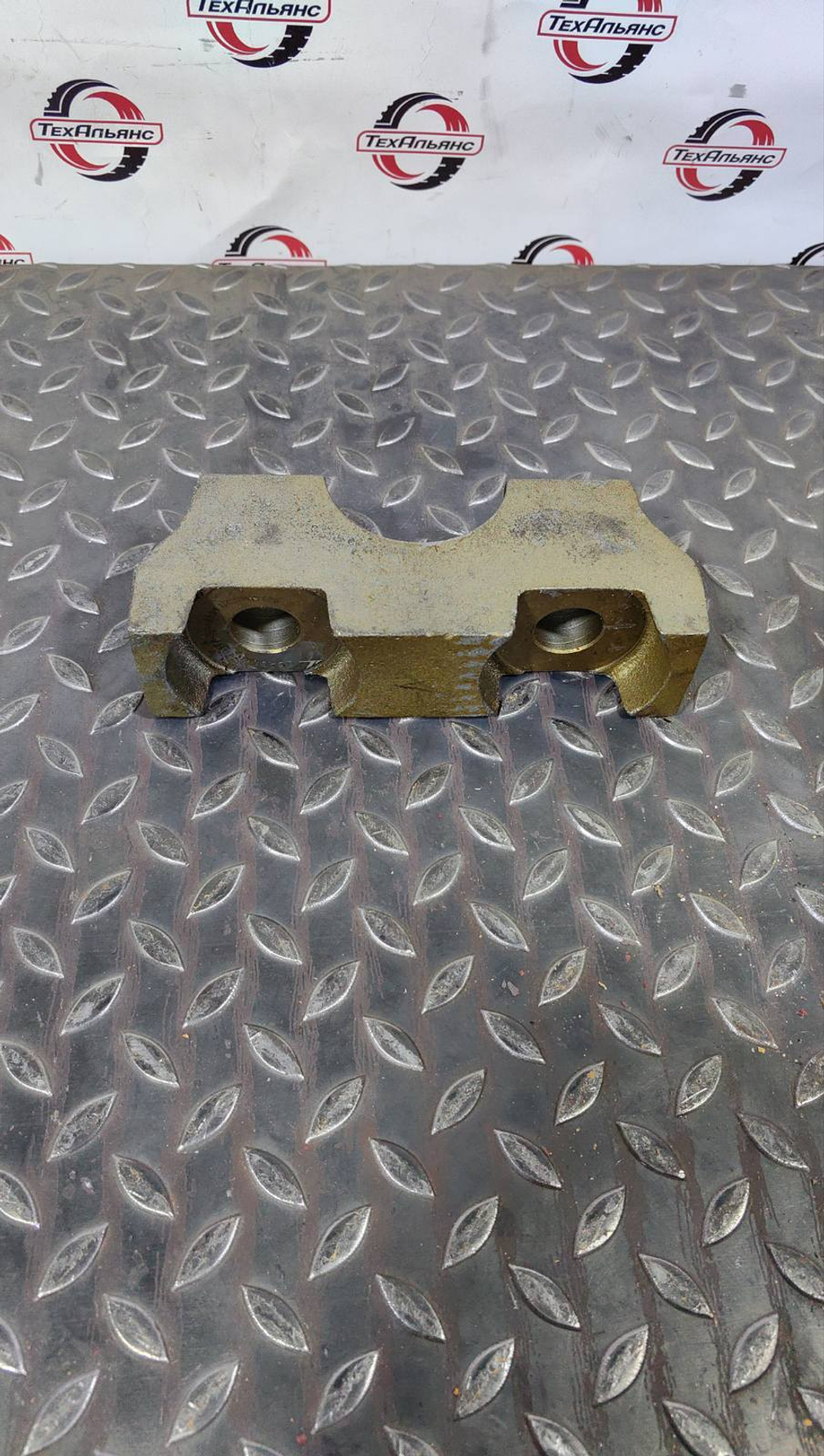 Крышка опорного катка 17A-30-16331