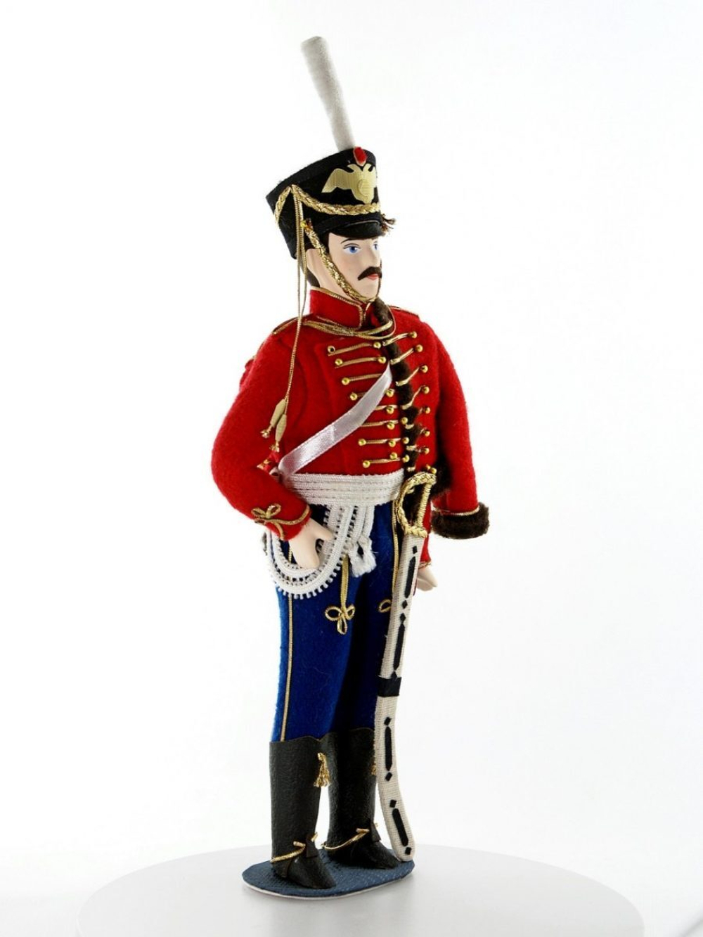 Кукла фарфоровая Гусар в мундире лейб-гвардии гусарского полка 1812 г. Россия