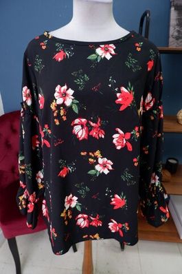 Блузка с цветами 54 размер