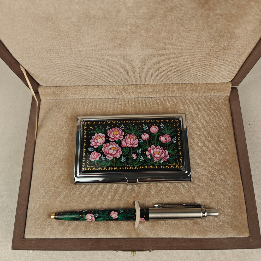 Подарочный набор "Пионы" визитница с ручной росписью Палех и ручка Parker