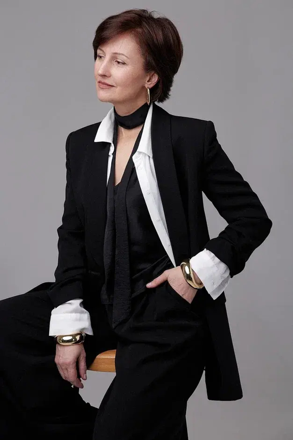 Браслет Le Form жесткий, разъемный, гладкий в форме волны, оттенок золото