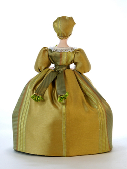 Кукла фарфоровая грелка на чайник Купчиха с хлебом-солью