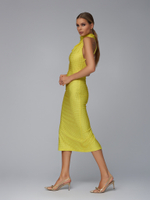 Женское платье миди жёлтое с кристаллами и воротником-хомутом