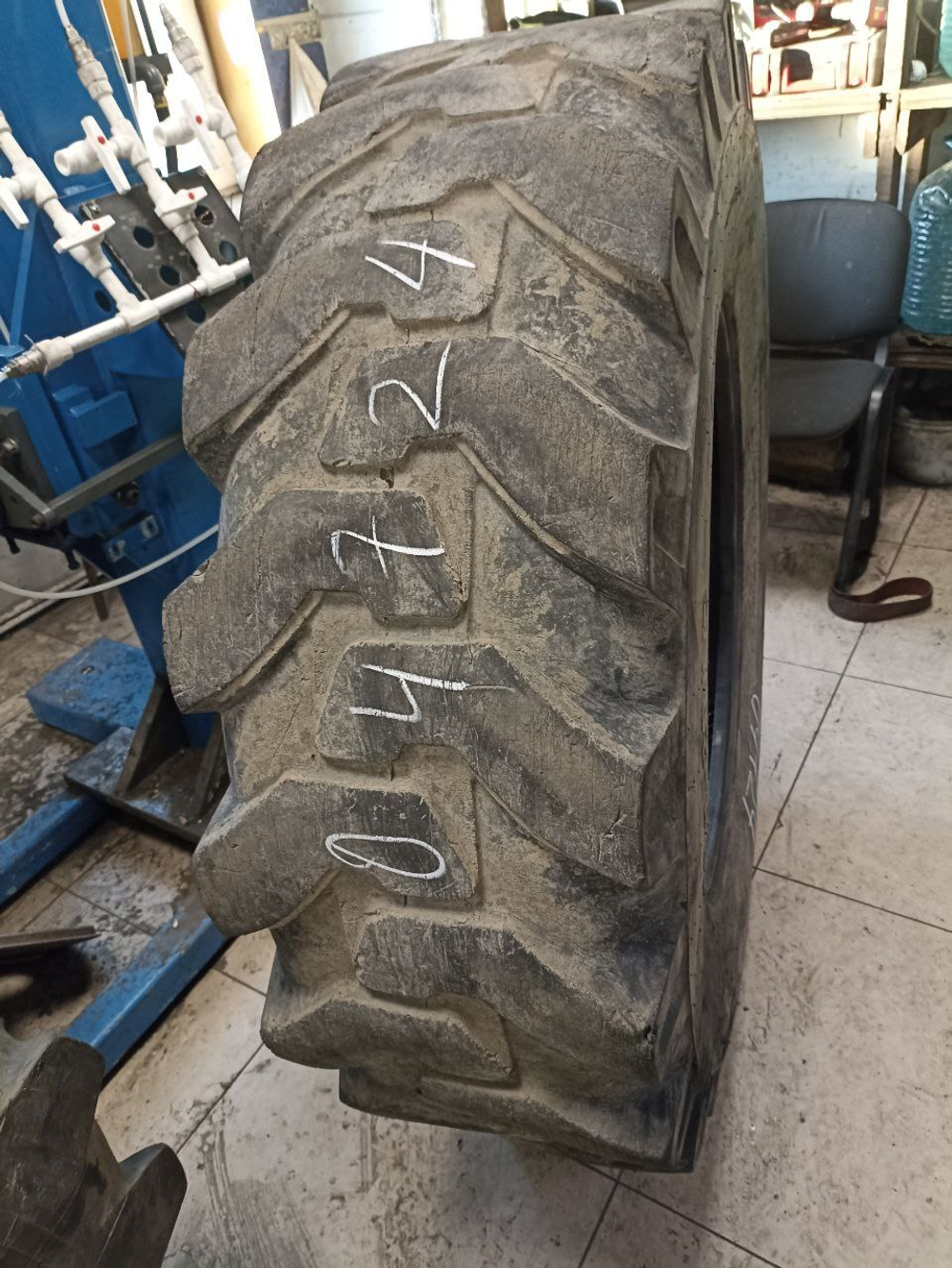 16.9-28 Camso R-4 шина б/у