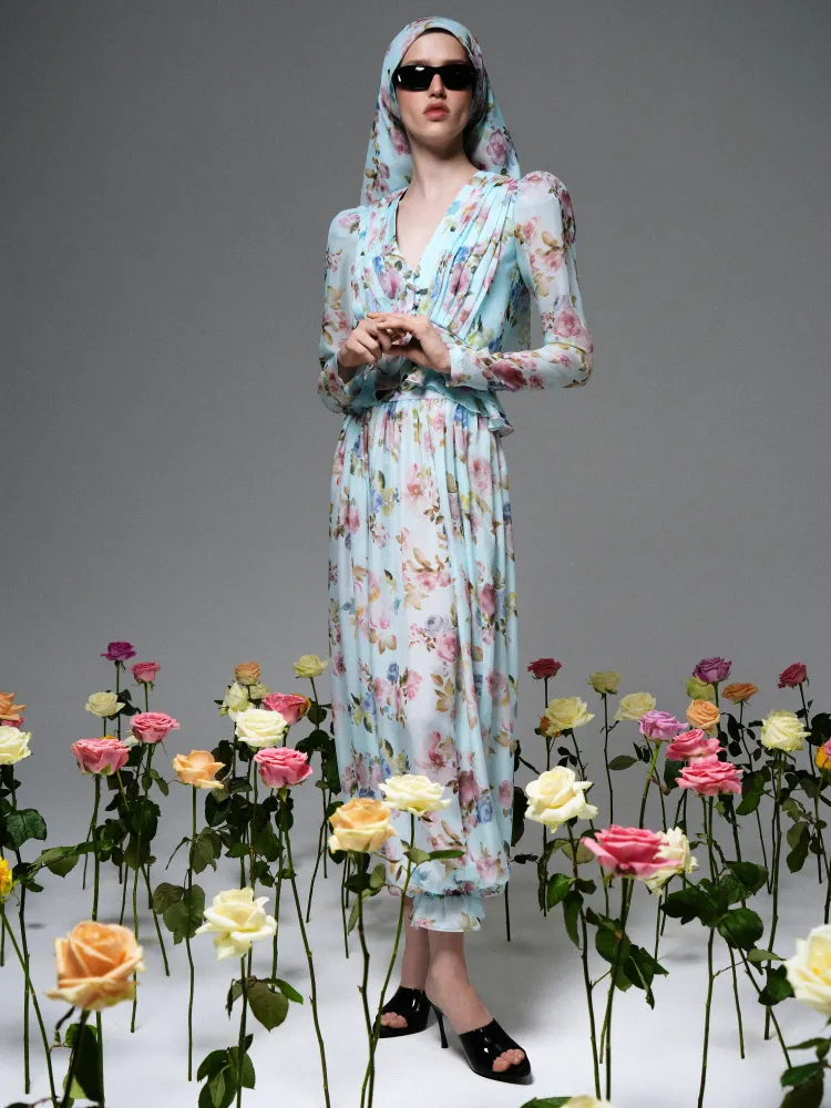 Каролина (Carolina), блуза из голубого шифона с цветочным принтом