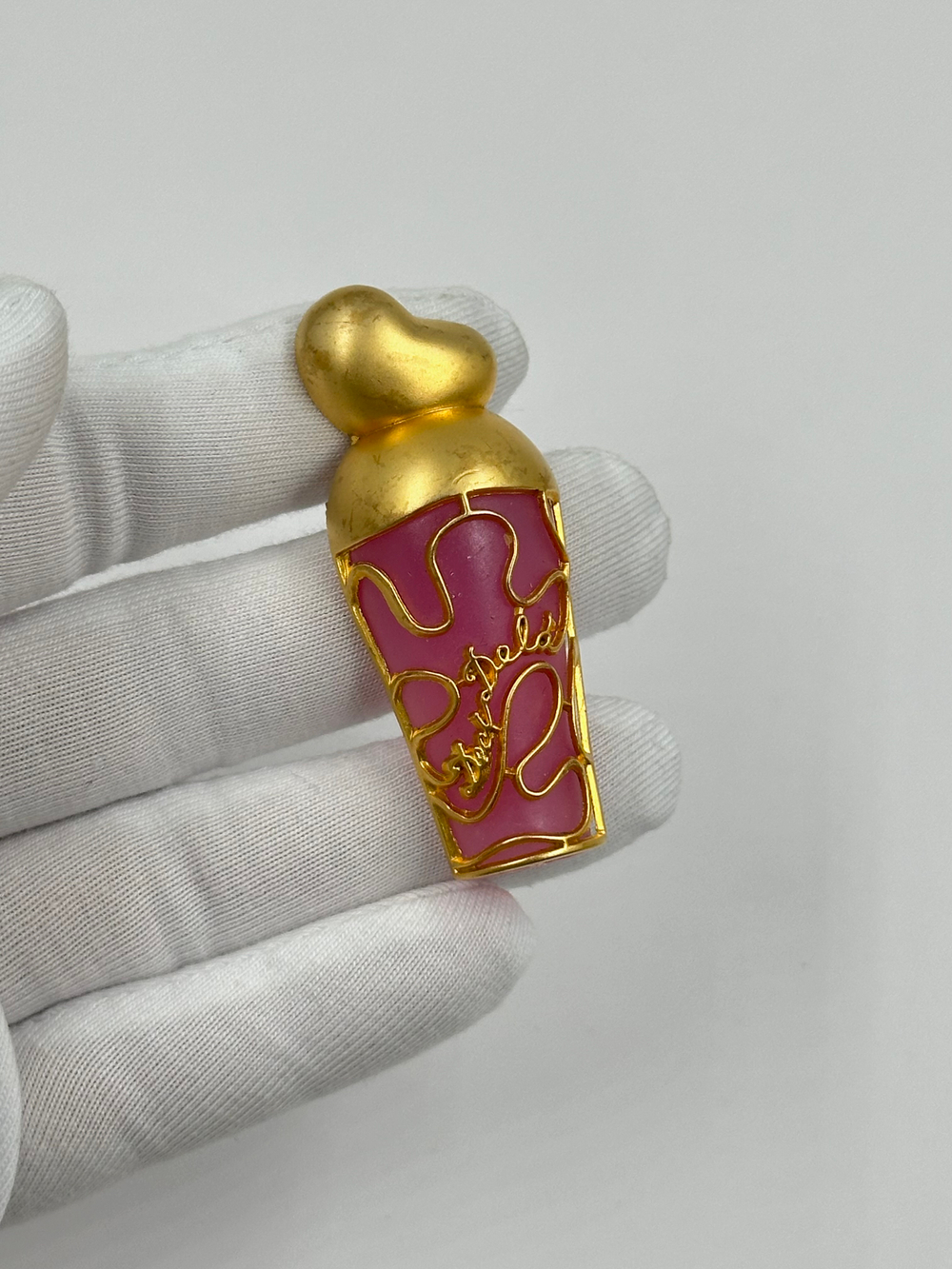 Брошь в виде флакона Nina Ricci