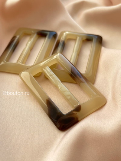 Пряжка светло-коричневая 40