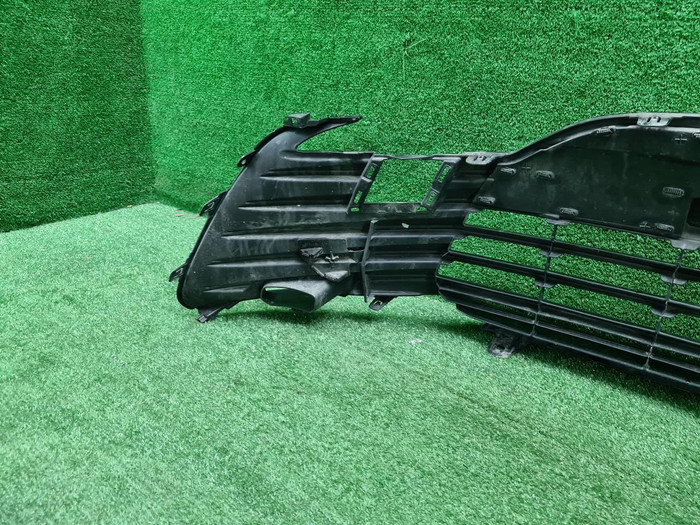 Решетка переднего бампера Toyota Camry xv70 20-нв