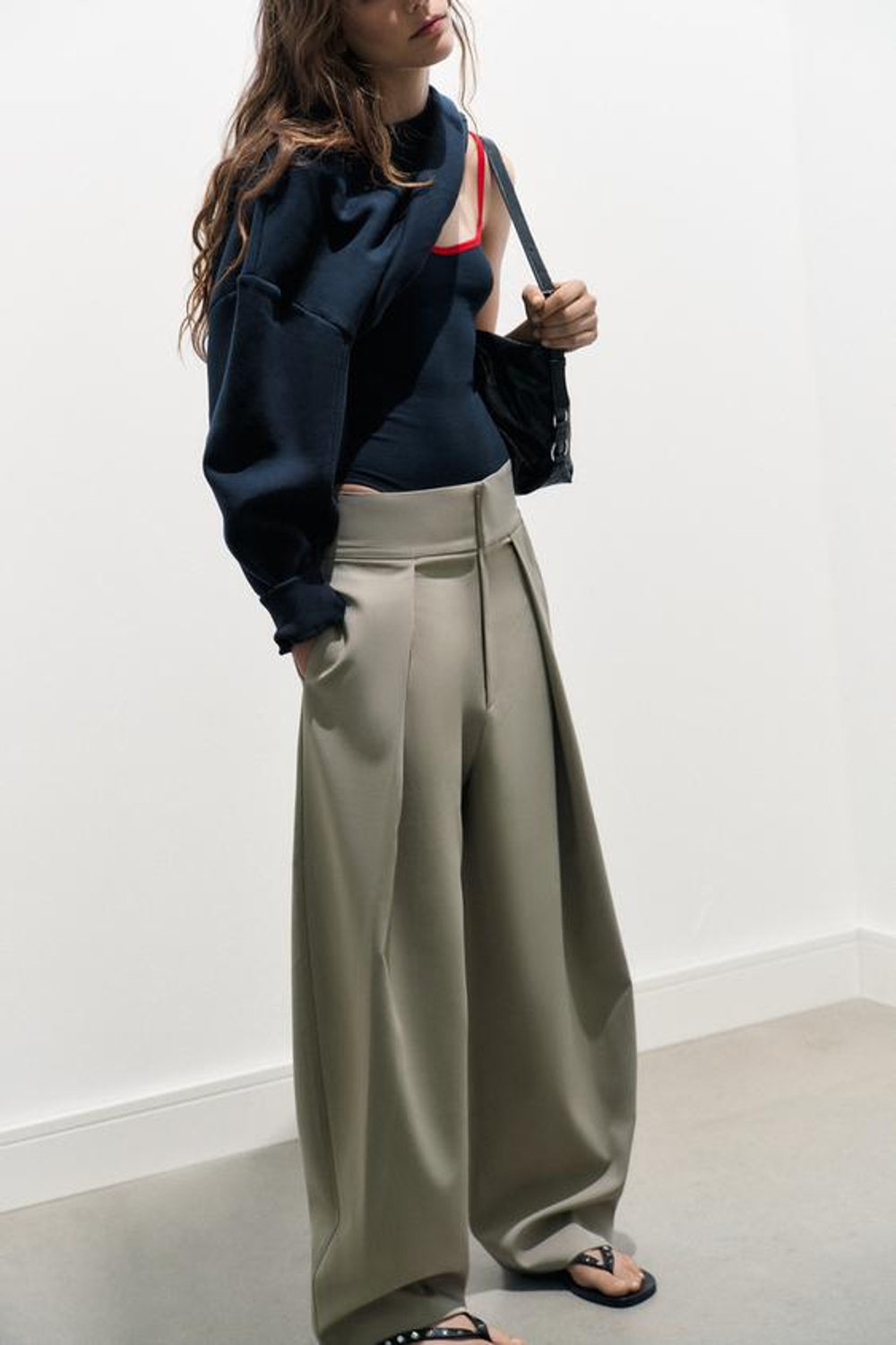 ZARA БРЮКИ BALLOON С ЗАЩИПАМИ, МЯГКИЙ ЗЕЛЕНЫЙ