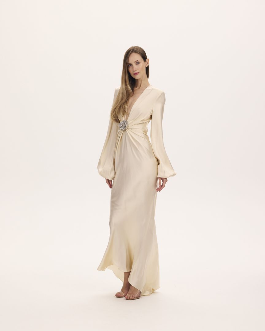 Платье с глубоким декольте и драпировкой