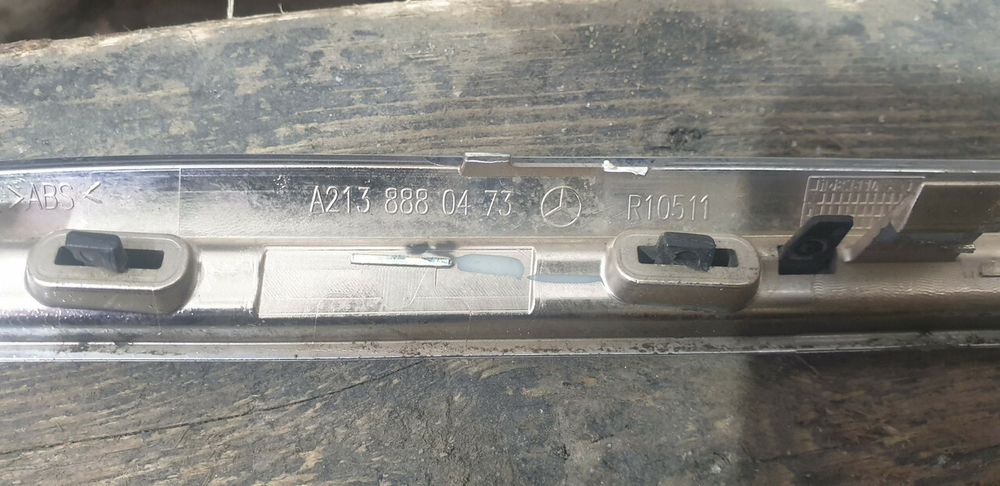 Молдинг решетки радиатора Mercedes E (W213) Б/У Оригинал A2138880473