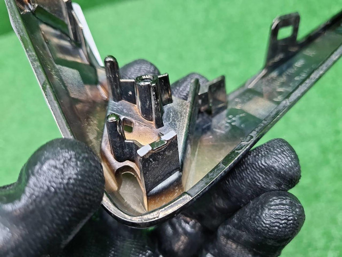 Молдинг решетки радиатора правый Lexus ES 7 18-21