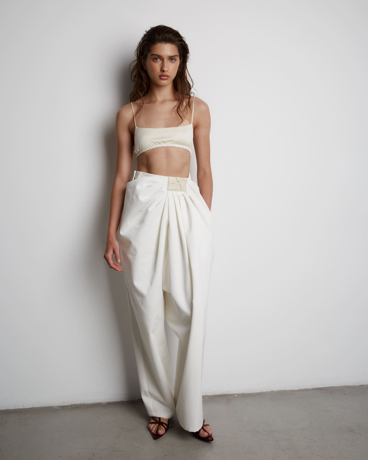 Джинсы молочный