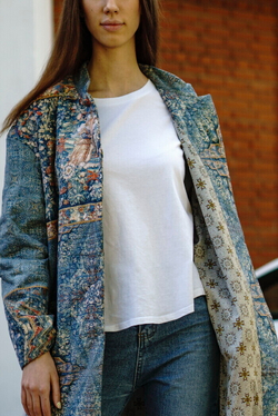 Пальто "Мильфлёр", по мотивам средневековых гобеленов выполненных в технике мильфлёр