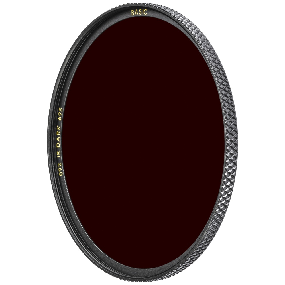 B+W BASIC 092 IR Black Red 695 67mm. Светофильтр инфракрасный для фотосъёмки