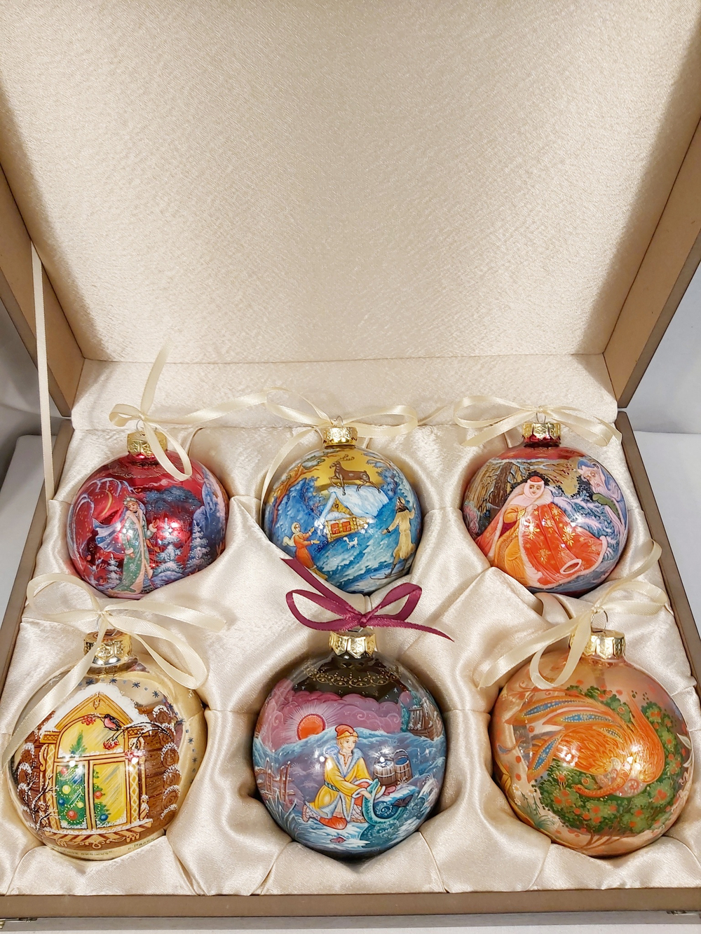 Сувенирный набор из 6-ти новогодних шаров с ручной росписью