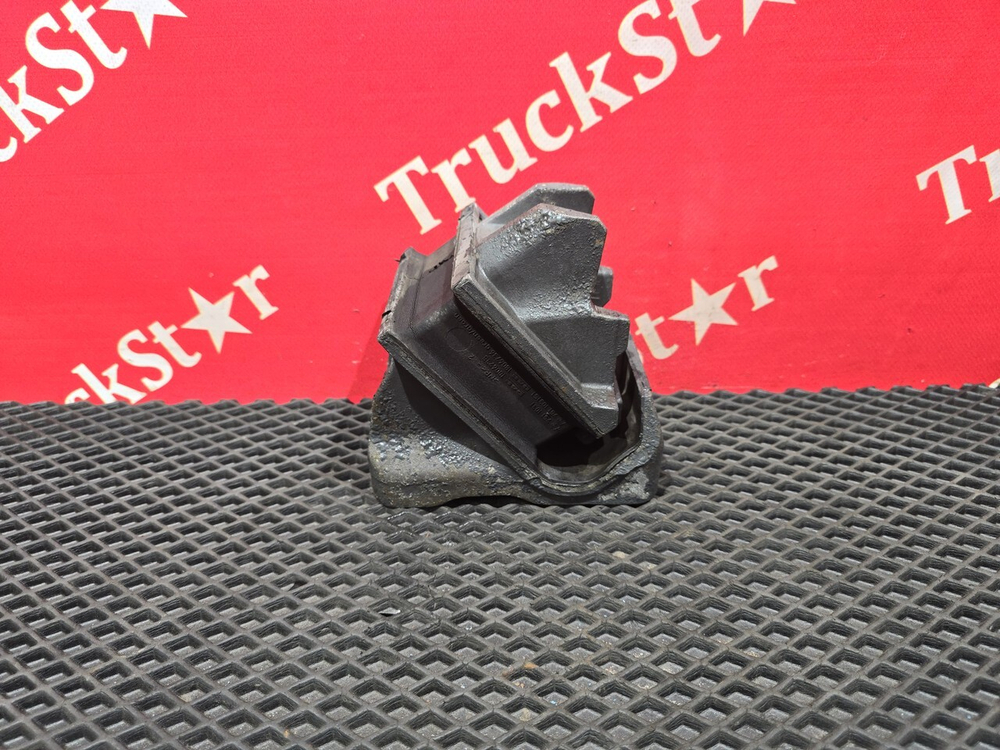 Подушка двигателя передняя