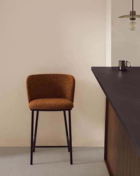 Полубарный стул Ciselia из терракотового шенилла с ножками из черной стали