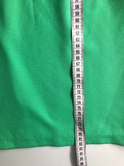 Платье насыщенного цвета и повседневного кроя 44 размер