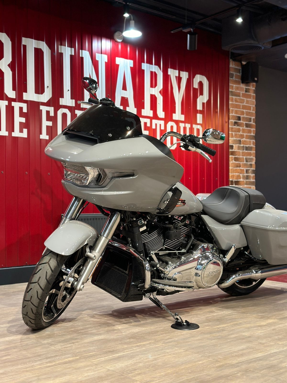 Harley-Davidson Road Glide 117 2024 (Billiard Gray/CHROME Trim)