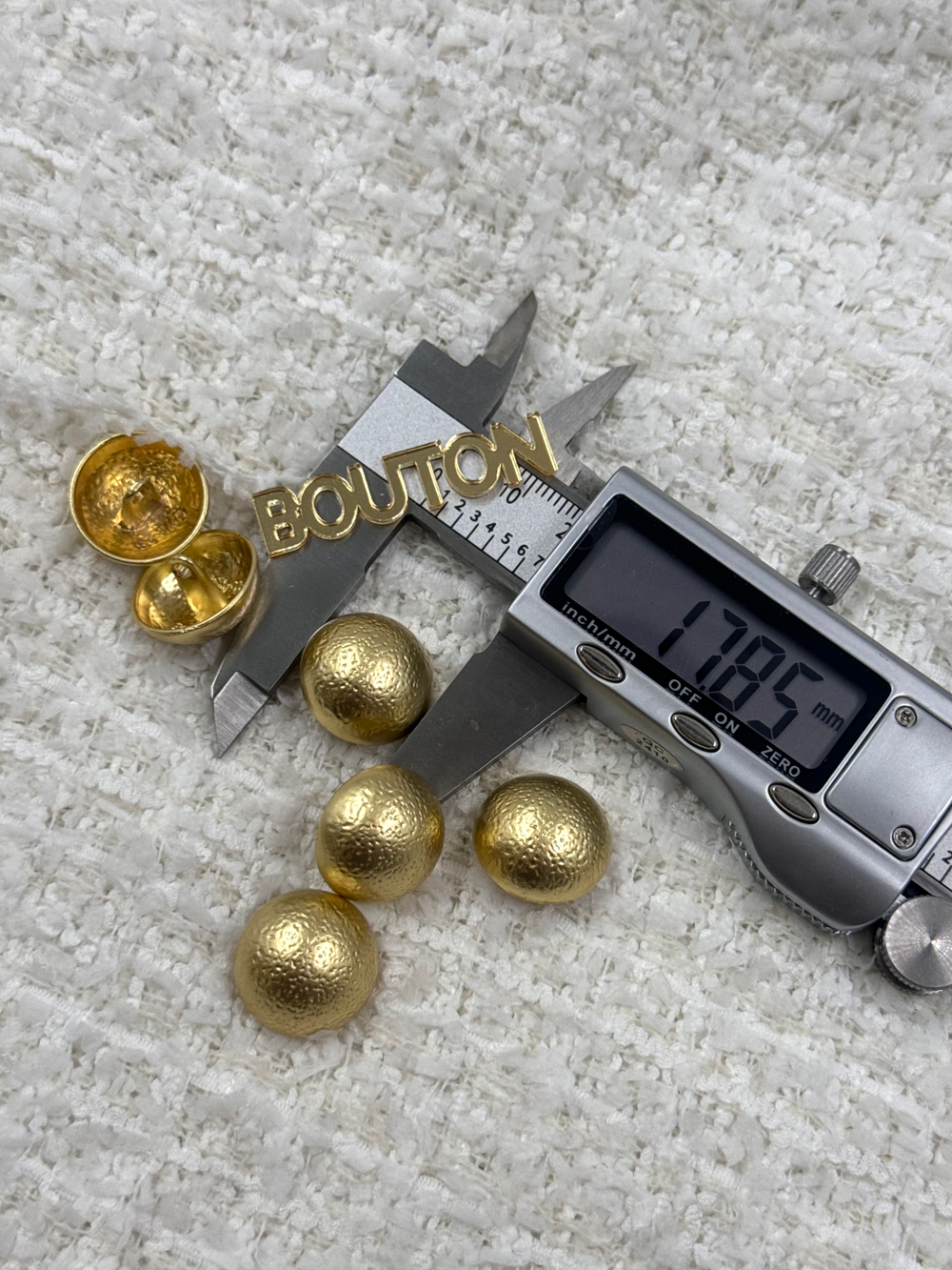 Пуговицы полусфера с вкраплениями Лимонное золото (яркое)