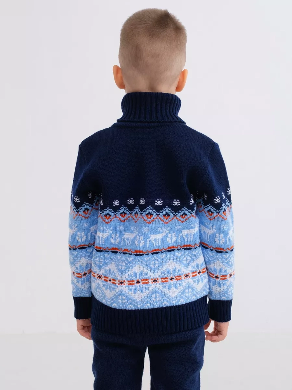 Свитер вязаный с горлом