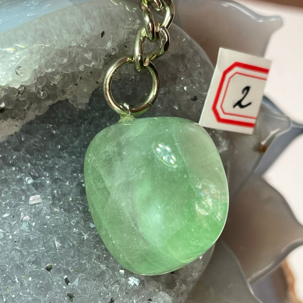 28387 Флюорит брелок галтовка