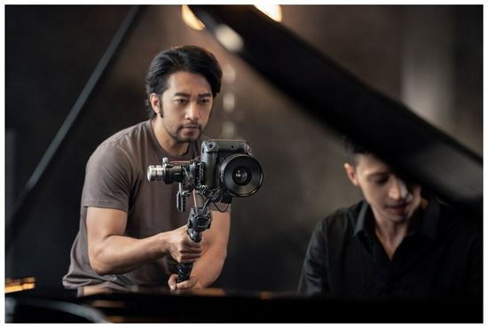 Электрический стабилизатор для зеркального фотоаппарата DJI RS 2 Pro Combo черный