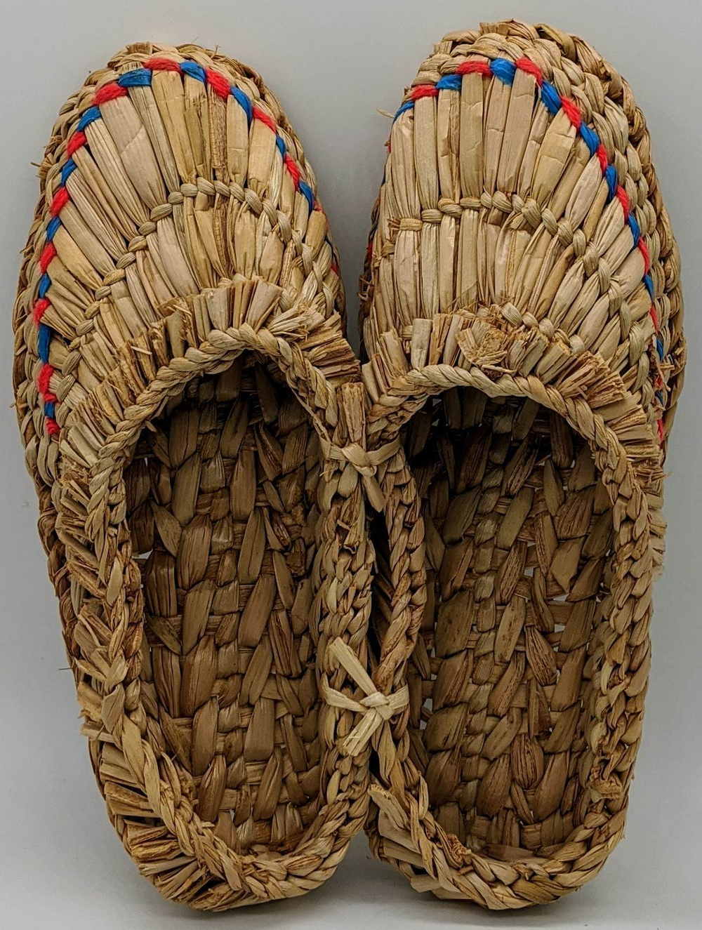 Лапти из аира