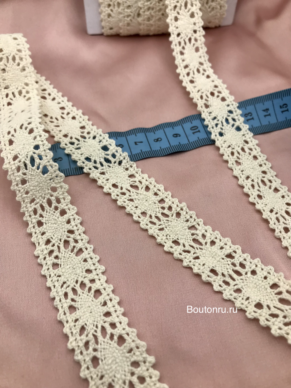бежевые кружева