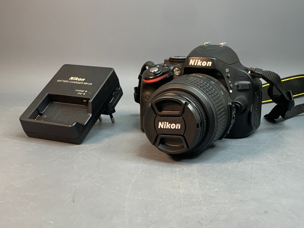 Nikon D5100 Kit 18-55mm 3.5-5.6G VR 2.363 Кадров