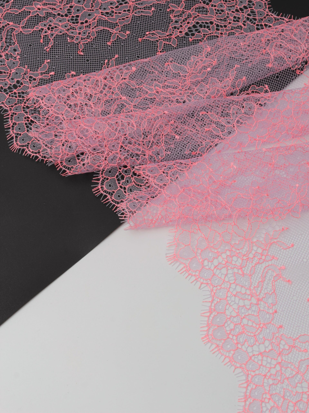 Кружево шантильи орхидея с коралловым неэластичное ширина 22 см ОТРЕЗ 1 м