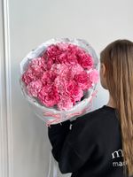 предзаказ - сборный букет из роз Кантри и диантусов в лимитированной упаковке размер M